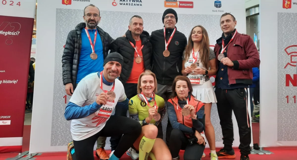 Biegacze z Klubu Biegacza V-Max Adamów uczcili Narodowe Święto Niepodległości na sportowo