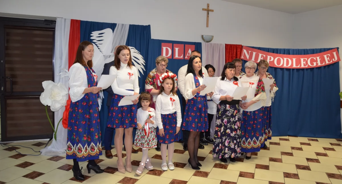 Święto Niepodległości w Gminie Krzywda: Wspólne Świętowanie w Okrzei i Hucie Dąbrowie