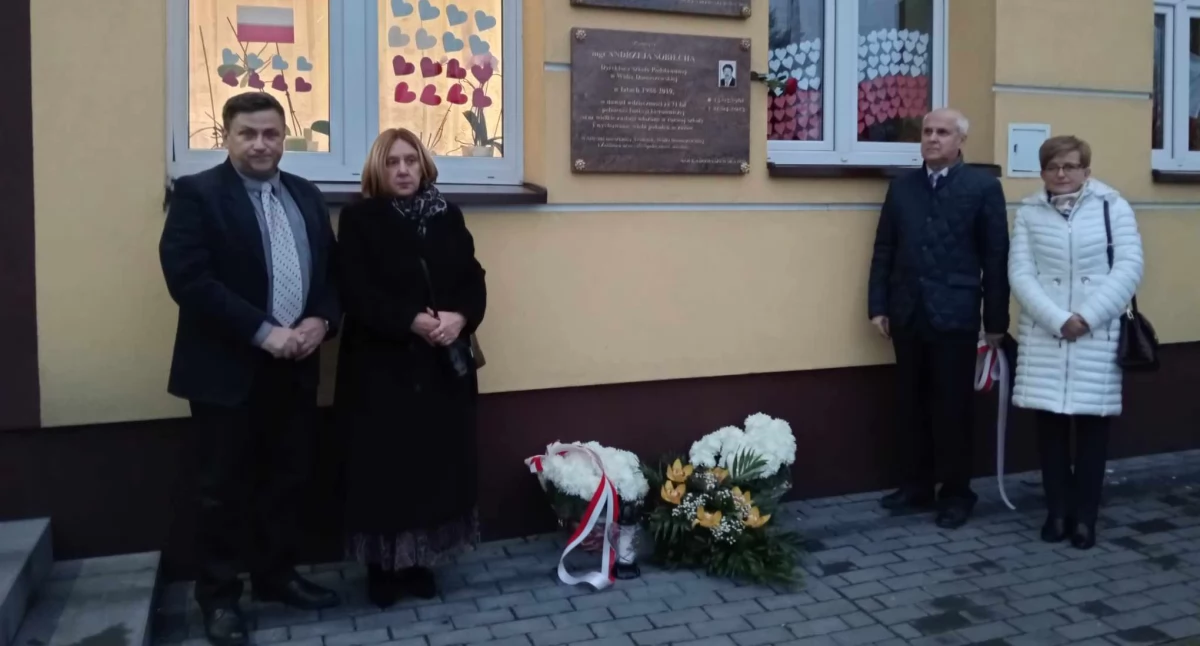 Patriotyczna Wieczornica w gminie Wojcieszków. Zasłużeni dyrektorzy uczczeni w Wólce Domaszewskiej [ZDJĘCIA]