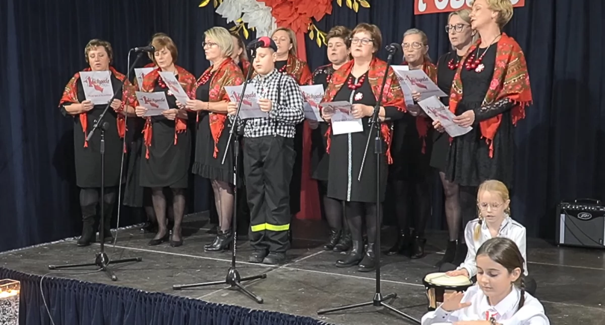   Koło Gospodyń Wiejskich z Wojcieszkowa -  Pałacyk Michla (WIDEO)