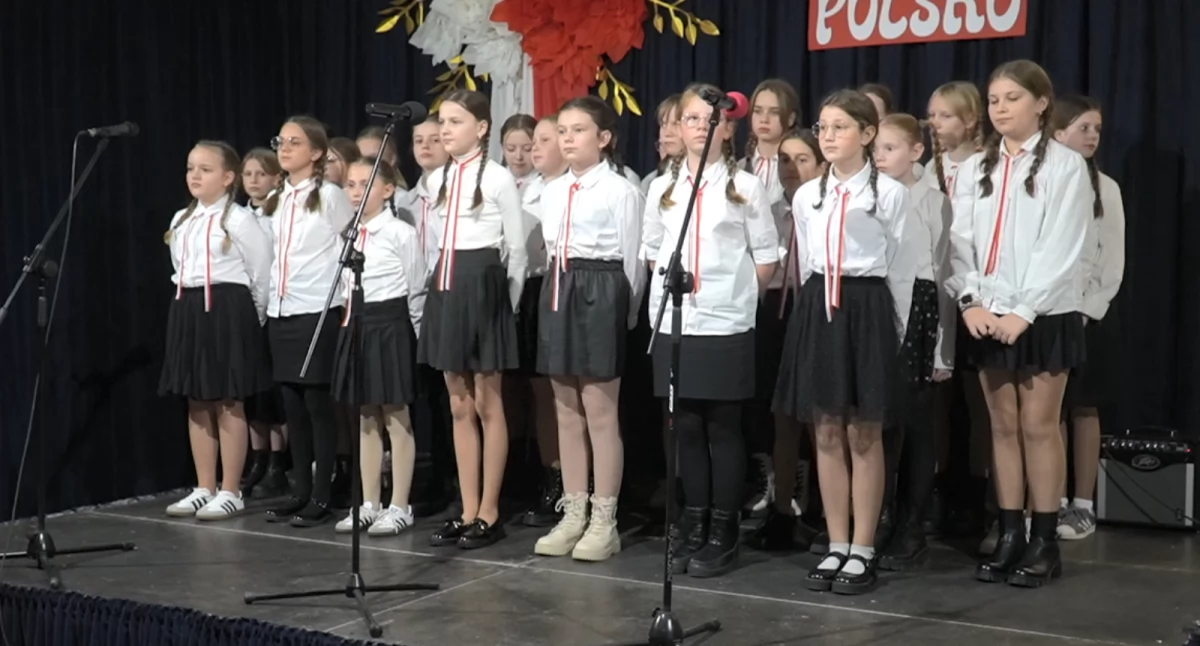   Chór Szkoły Podstawowej w Wojcieszkowie - W listopadzie (WIDEO)