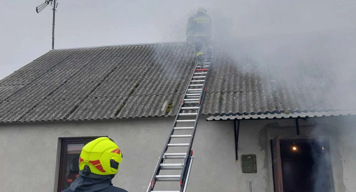 Strażacy w akcji! Pożar sadzy w Cisowniku opanowany dzięki błyskawicznej reakcji