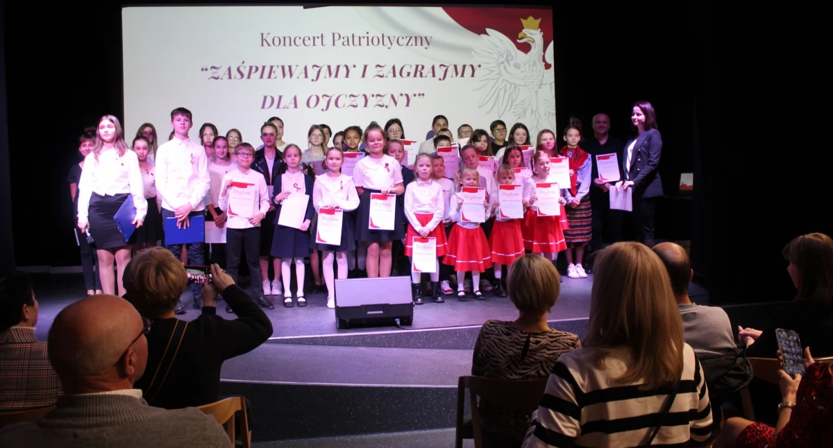 Narodowy Dzień Niepodległości w Woli Gułowskiej: Koncert, który łączy pokolenia [ZDJĘCIA]