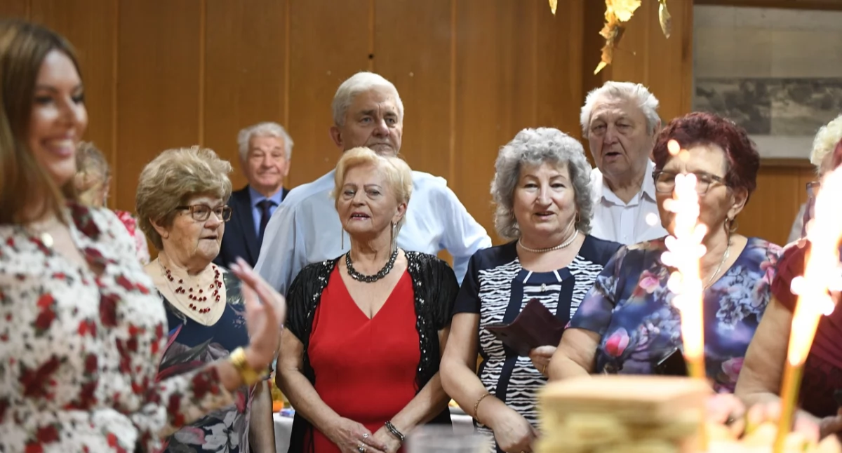 Seniorzy z Klubu „Raj” bawili się na Andrzejkach! (GALERIA) 