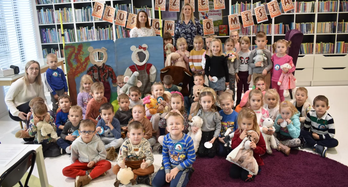 Pluszowe Misie podbiły serca najmłodszych! Zobacz, co działo się w Gminnej Bibliotece Publicznej w Adamowie
