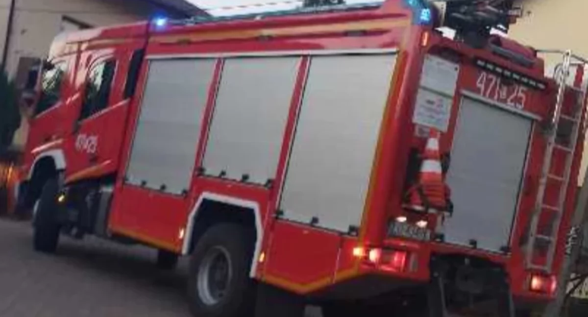 Audi w płomieniach na ulicy Konstytucji 3 Maja w Łukowie! Strażacy uratowali sytuację