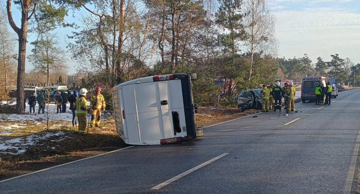 Groźny wypadek w Jedlance: Kobieta trafiła do szpitala. Znamy szczegóły porannej tragedii  (FOTO)