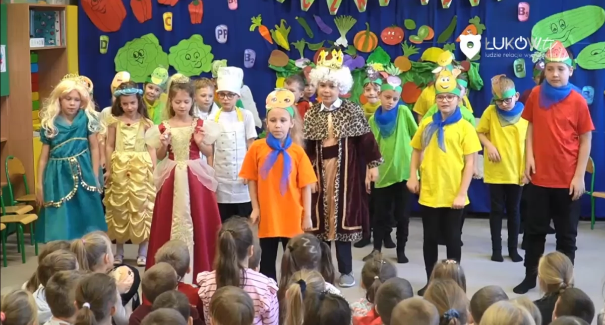 Łuków:  Witaminki dla księżniczki Katarzynki – sukces młodych aktorów z klasy 2c z Jedynki (WIDEO)