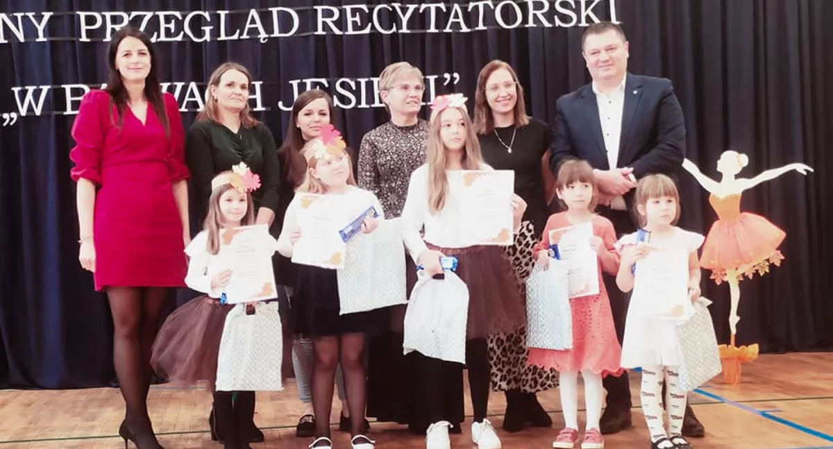 Dziecięce talenty na scenie: „W Barwach Jesieni” rozświetliło gminę Krzywda [ZDJĘCIA]