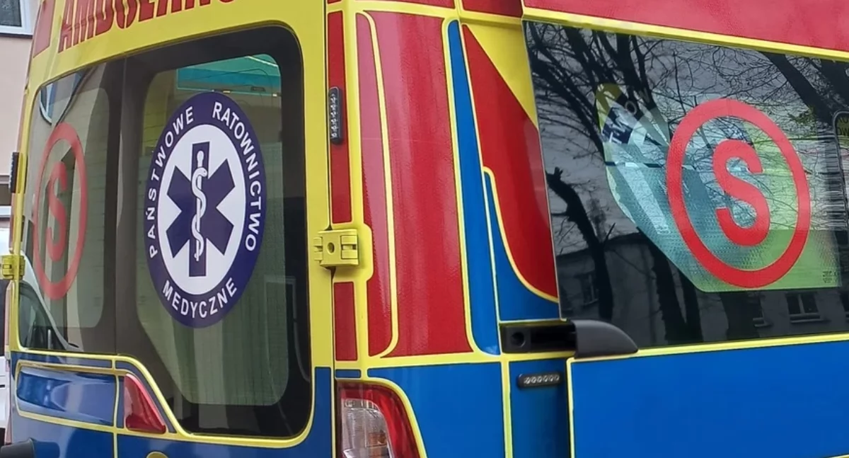 Groźny wypadek pod Łukowem. Renault w rowie, kierująca w szpitalu