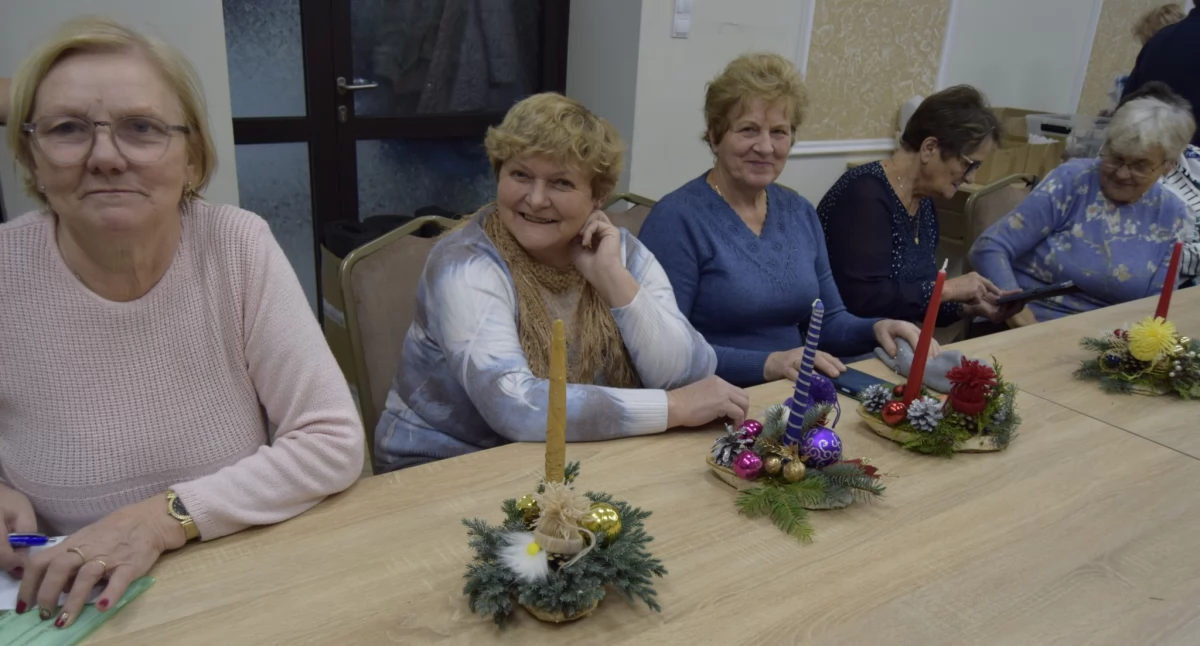 Magiczne święta w Starych Kobiałkach! Seniorzy tworzyli bożonarodzeniowe cuda!