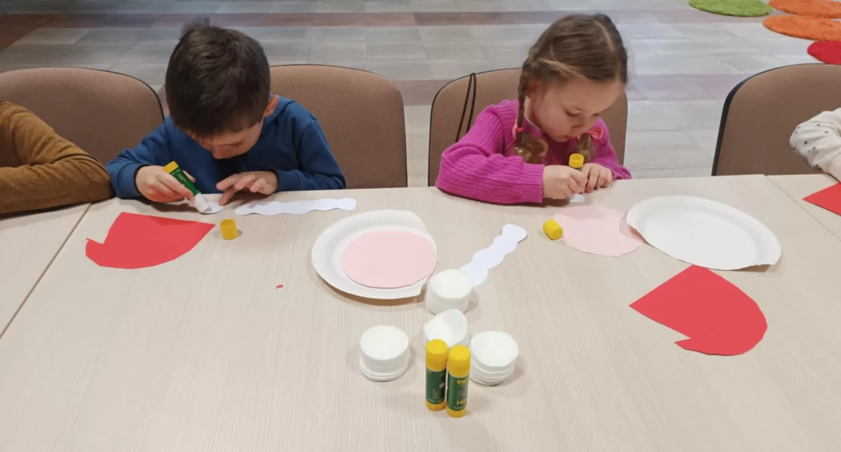 Mikołaj w Bibliotece! Dzieci z Dąbia stworzyły magiczne prace plastyczne