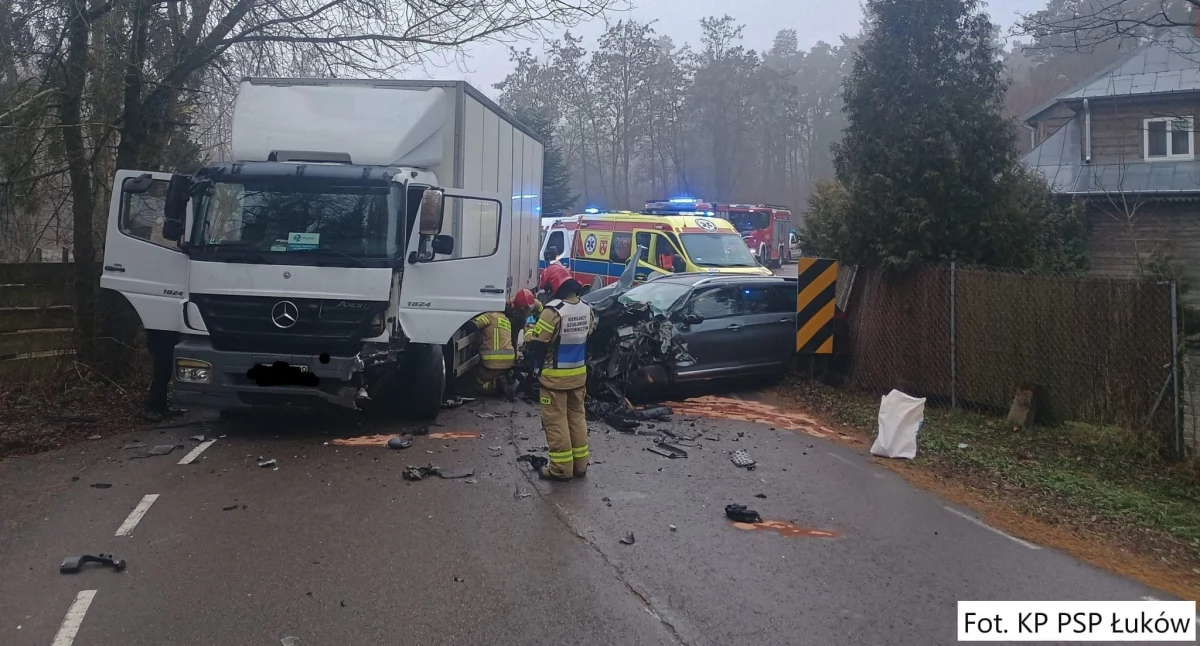 Ustalenia policji po wypadku w Krynce. Obaj kierowcy byli trzeźwi, ale śledztwo trwa