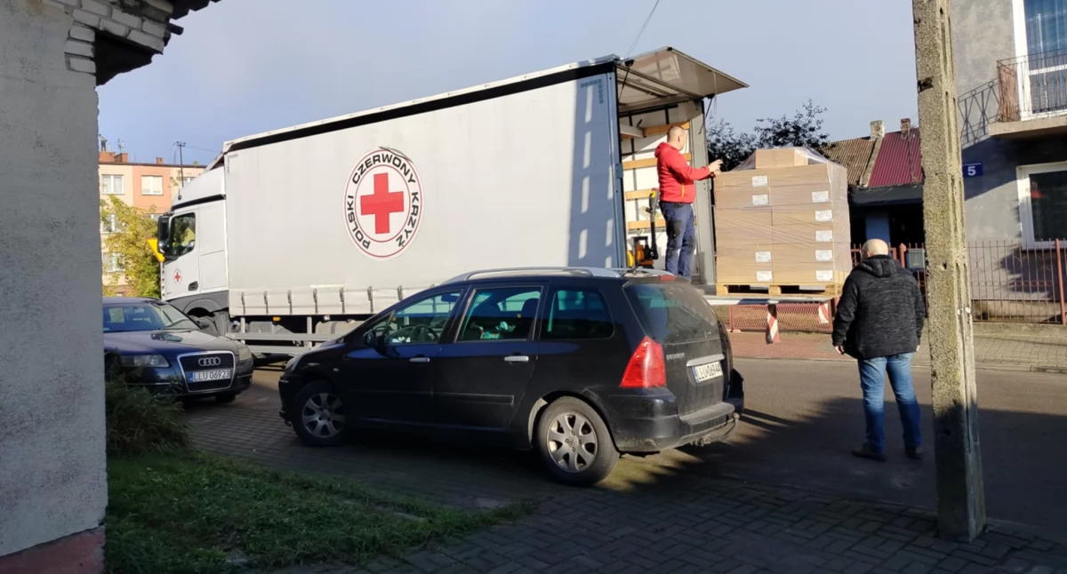 7 ton pomocy z PCK dla gminy Stoczek Łukowski. Rekordowa akcja GOPS!