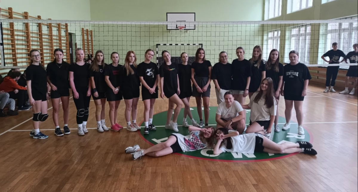 Zacięta walka w III Mistrzostwach Szkoły w siatkówce. Rekordowa frekwencja w ZS nr 3 w Łukowie!