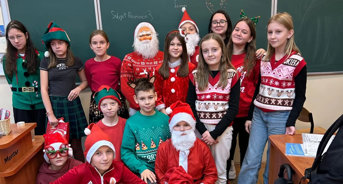 Mikołajki w Zespole Szkół w Krynce. Czerwony dzień pełen prezentów i radości! [ZDJĘCIA]