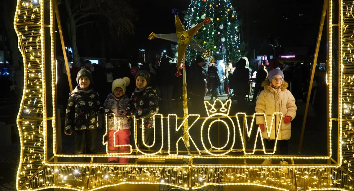Łuków w świątecznym blasku! Miejska choinka rozświetlona [DUŻO ZDJĘĆ, WIDEO]