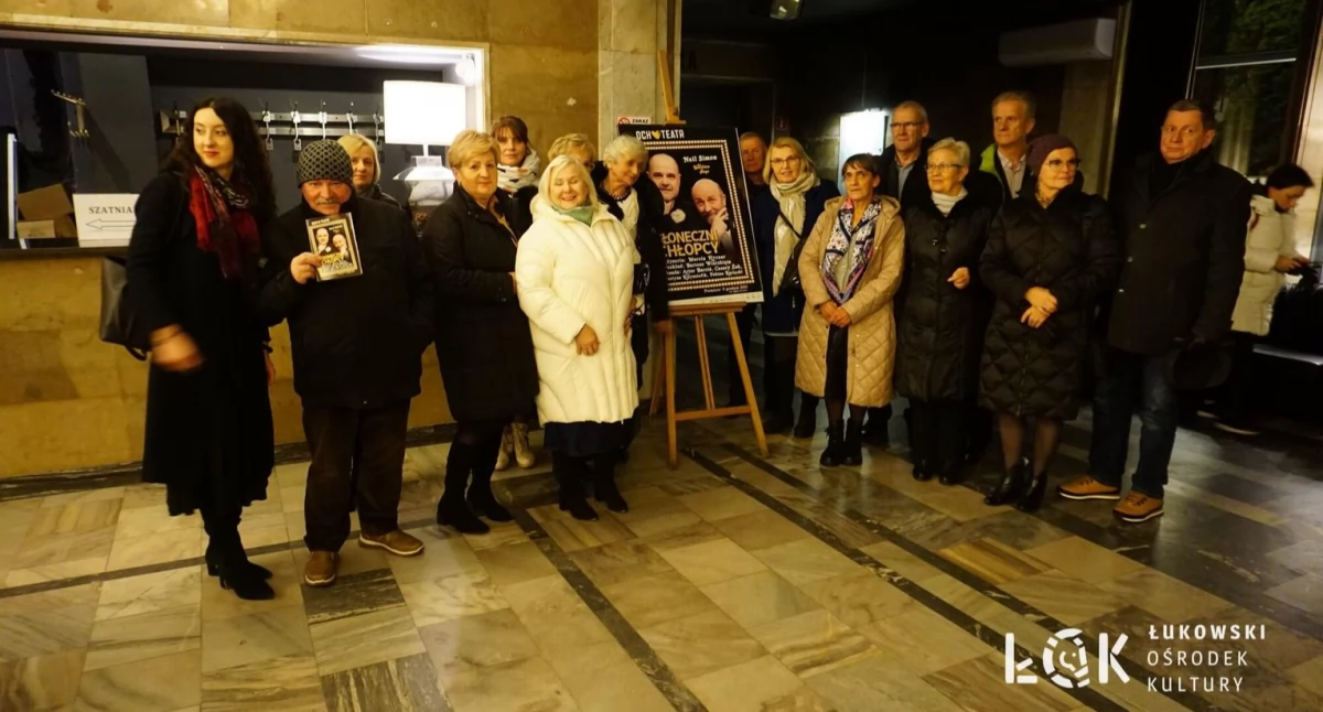 Łukowski Uniwersytet Trzeciego Wieku świętował mikołajki w Och-Teatrze w Warszawie