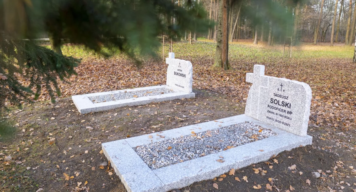 Łuków: Odnowione nagrobki na Cmentarzu Wojennym przy ul. Strzelniczej