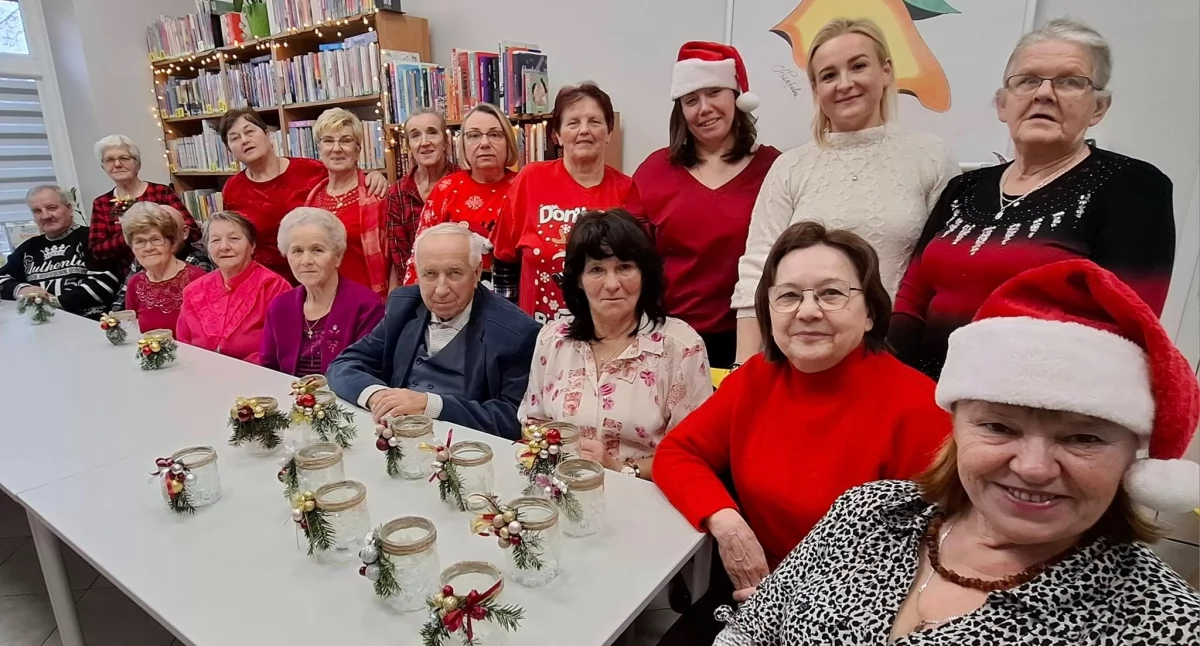 Magiczne Mikołajki w Gręzówce. Seniorzy stworzyli wyjątkowe lampiony świąteczne