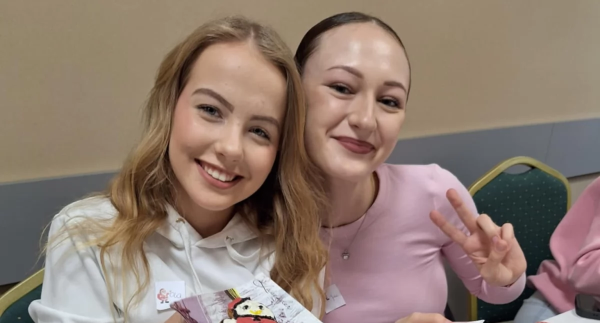 Świąteczna integracja w Adamowie! Wolontariusze SK Caritas odwiedzili ŚDS w Anielinie