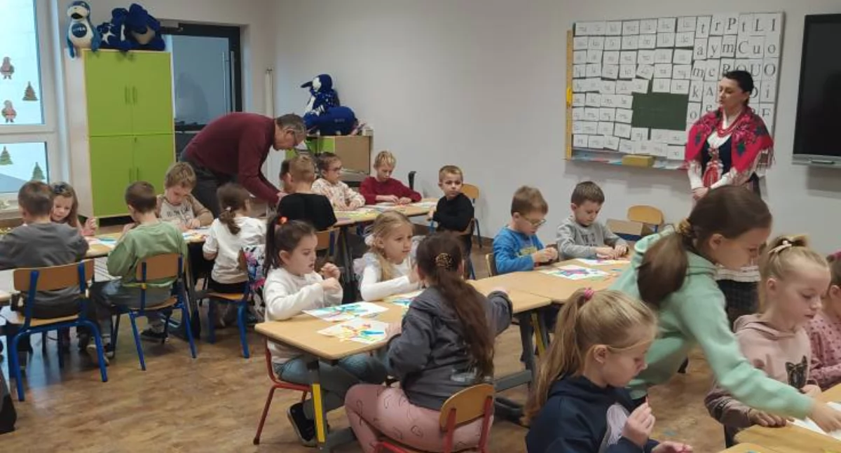 Magia Świąt w Wólce Domaszewskiej. Dzieci tworzyły niezwykłe ozdoby choinkowe z opłatka!