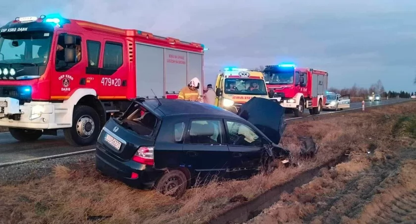 Wypadek na DK76. Honda wypadła z drogi!