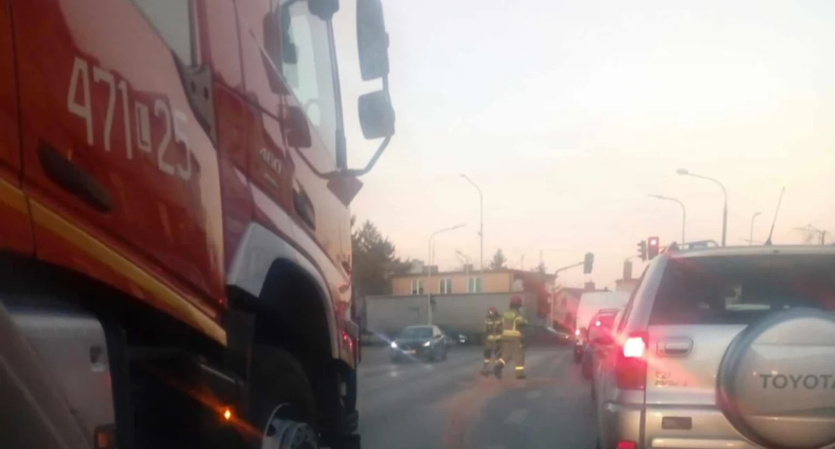 Wyciek oleju na ul. Partyzantów tworzył chaos na drogach!