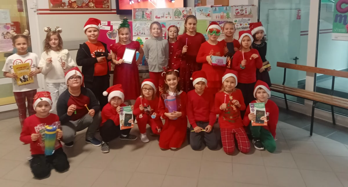 „Czwórka” w Łukowie rozwinęła talenty plastyczne! Zobacz, kto wygrał w konkursie „Spotkanie z Mikołajem”!