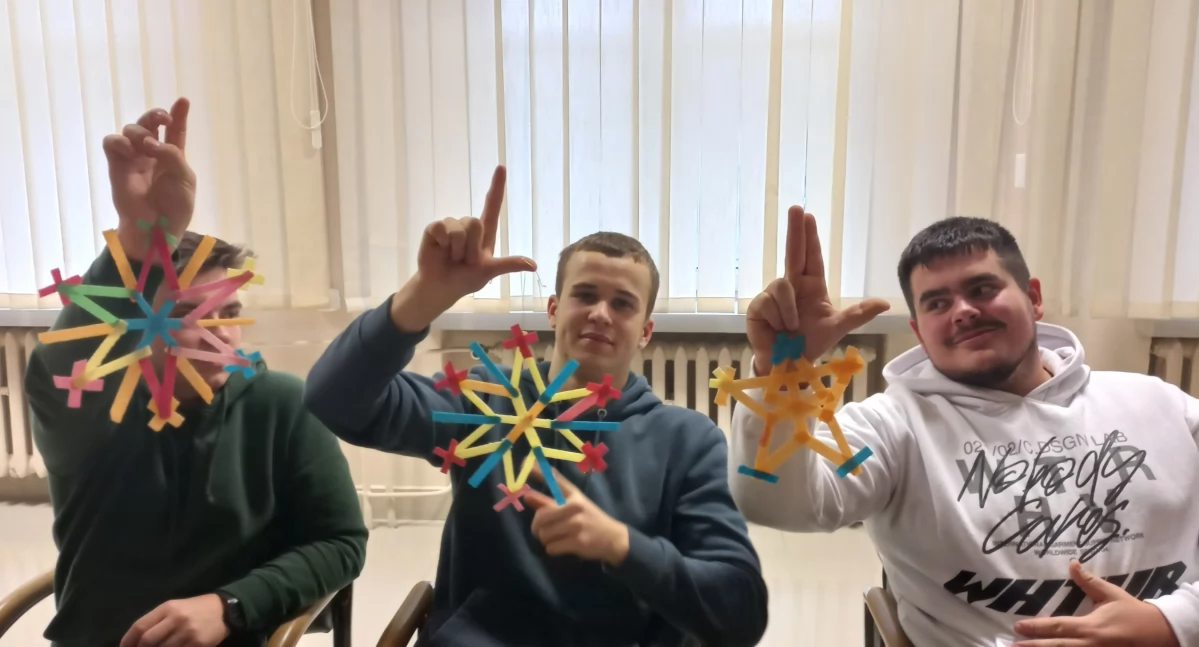 Ozdoby z opłatka? Tak, to możliwe! Świąteczne warsztaty w Zespole Szkół Nr 1
