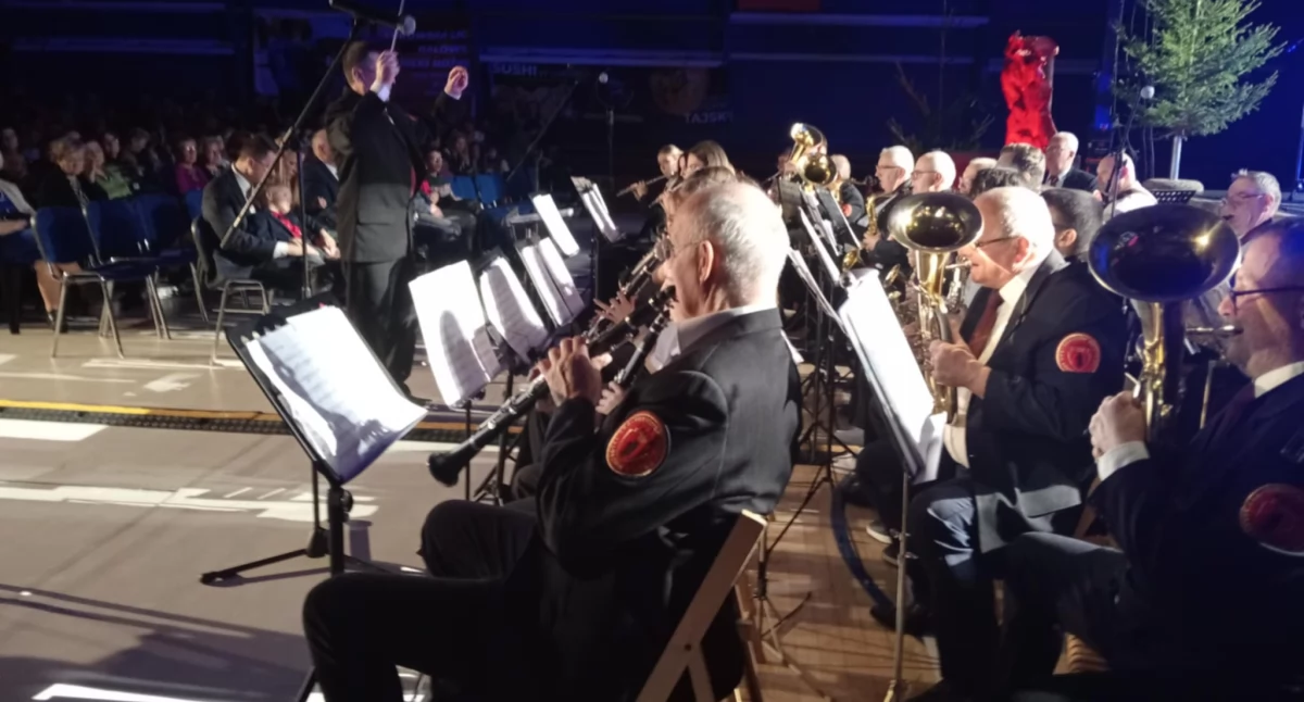 Koncert Kolęd i Słodkich Serc w Łukowie. Mieszkańcy połączyli się dla dobrej sprawy [GALERIA]