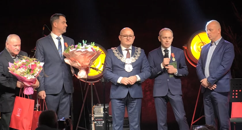 Wielkie wyróżnienia w Łukowie! Dr Andrzej Skrzyński i Maria Balińska nagrodzeni za zasługi
