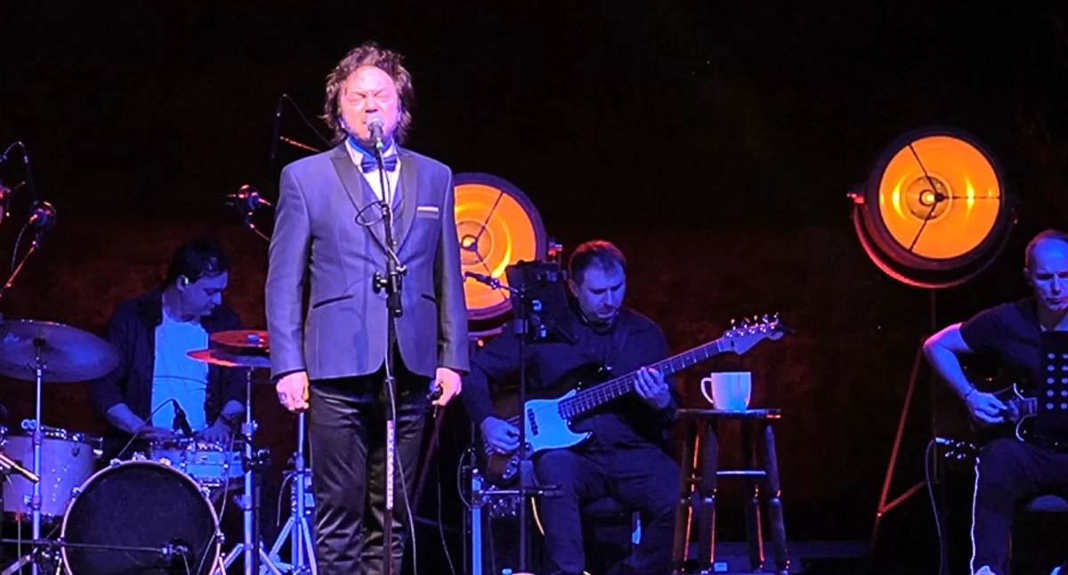 Koncert Kolęd i Słodkich Serc w Łukowie. Występ Mietka Szcześniaka (WIDEO)