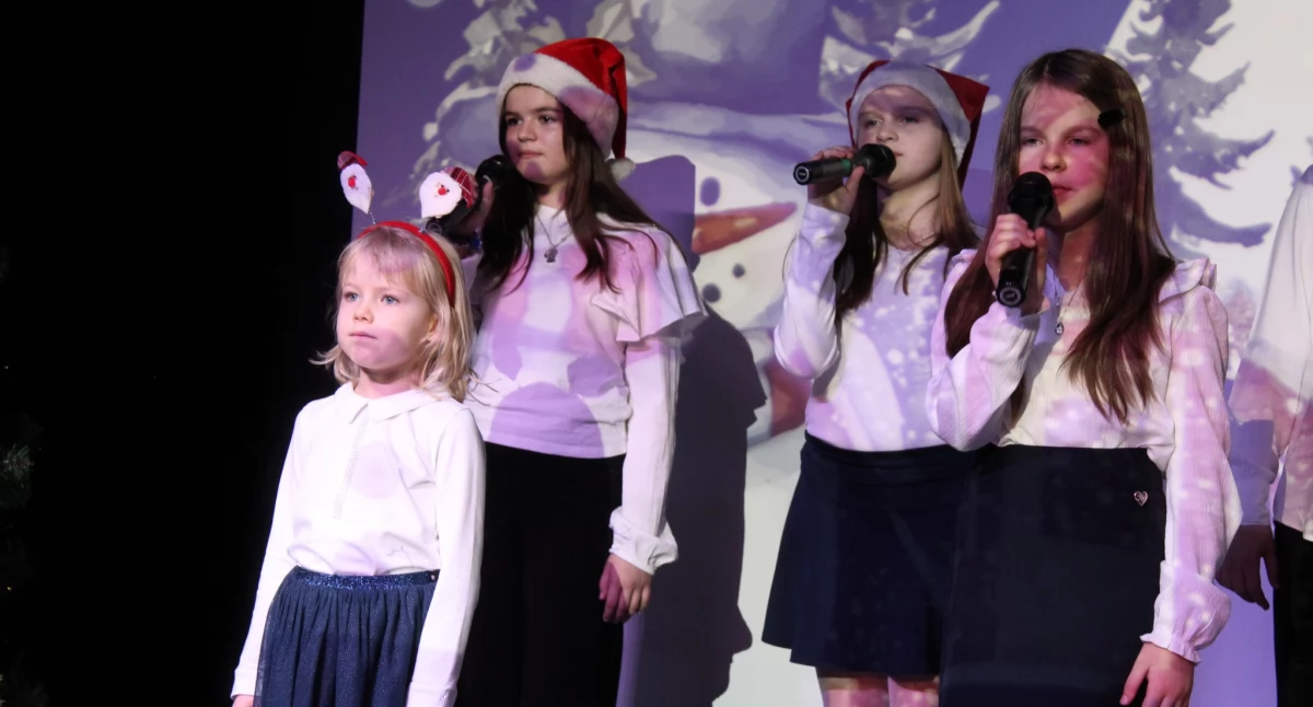 Wola Gułowska rozbrzmiała kolędami. Niezwykły koncert w Domu Kultury [GALERIA]