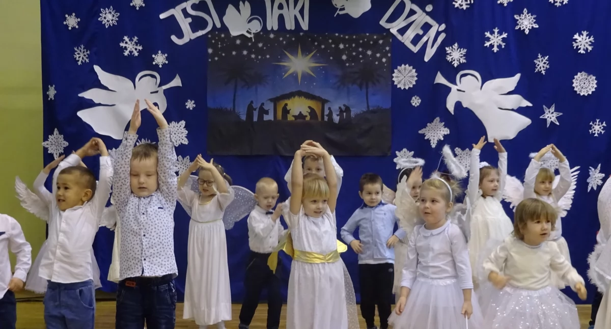 Stara Prawda rozbrzmiała kolędami! Dzieci w biblijnych strojach zachwyciły publiczność [GALERIA]