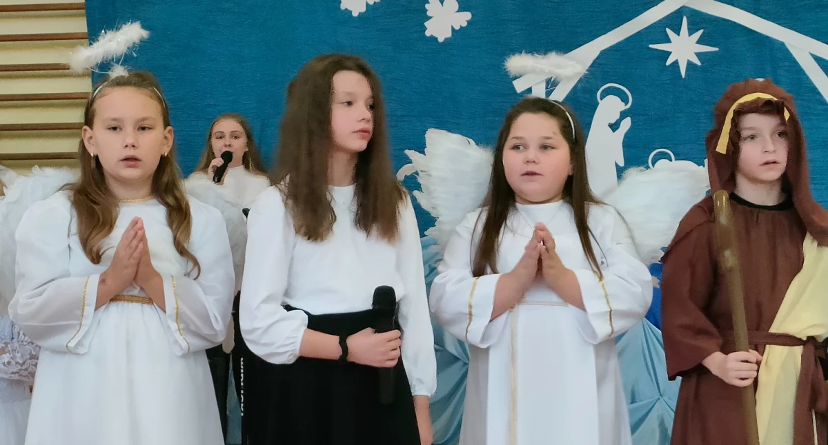 Wyjątkowe Boże Narodzenie w szkole w Gręzówce. Jasełka i podziękowania dla Hanny Ślusarczyk [GALERIA]