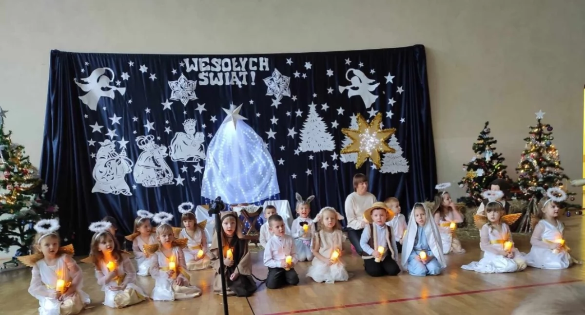 Zespół Szkół w Serokomli pełen świątecznej magii. Wyjątkowe Jasełka przedszkolaków