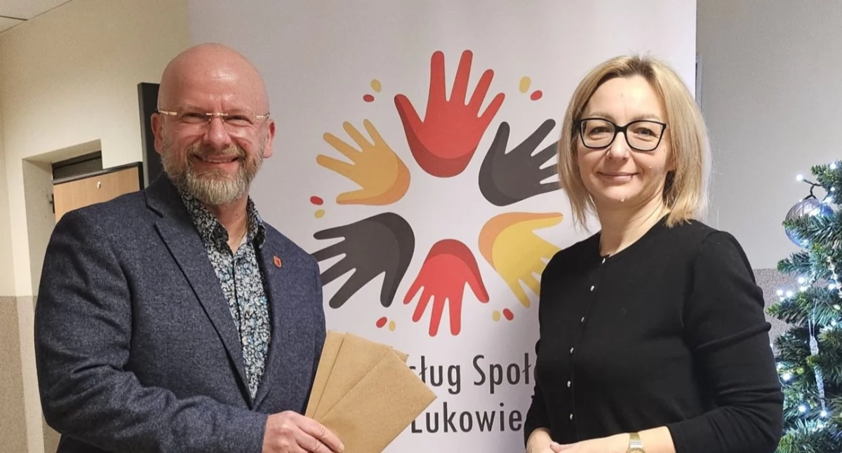 Świąteczny gest radnego Świniarskiego. Pieniądze na pomoc i defibrylatory AED