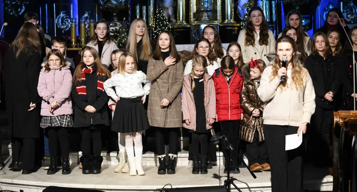 Góralskie kolędy porwały Łuków! Niezapomniany koncert w Kościele Podwyższenia Krzyża Świętego [DUŻO ZDJĘĆ]