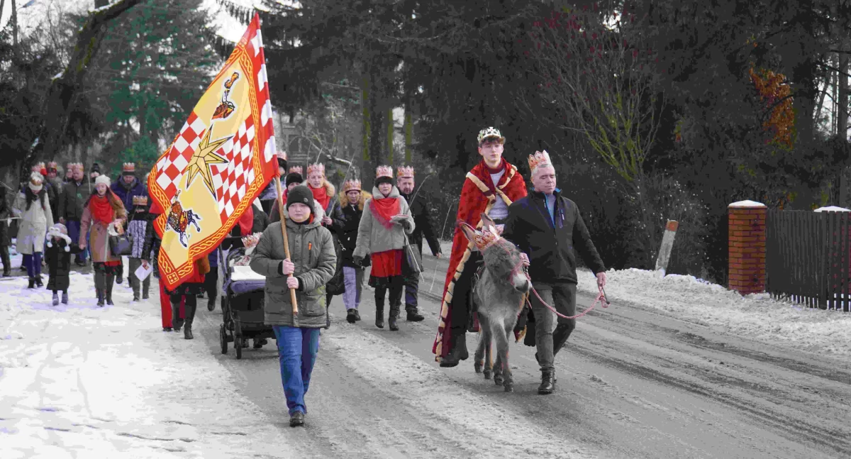 Wyjątkowy dzień w Woli Gułowskiej. Orszak Trzech Króli otworzył jubileuszowy rok w Sanktuarium [WIDEO, ZDJĘCIA]