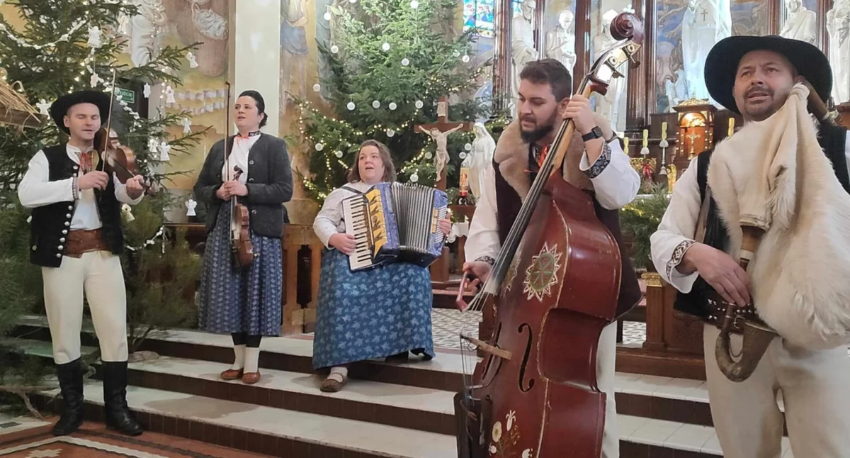 Góralskie kolędy zabrzmiały w Serokomli! Niezapomniany koncert w wyjątkowej oprawie [ZDJĘCIA]