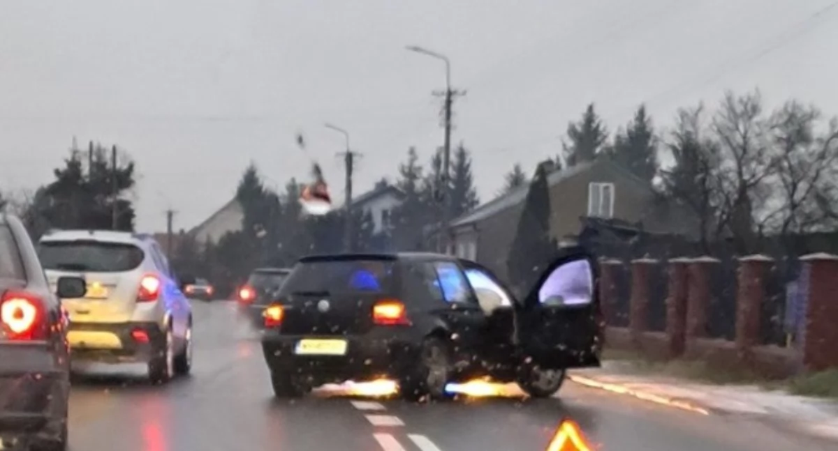 Wypadek na ul. Zimna Woda w Łukowie! Śliskie drogi mogą być pułapką dla kierowców