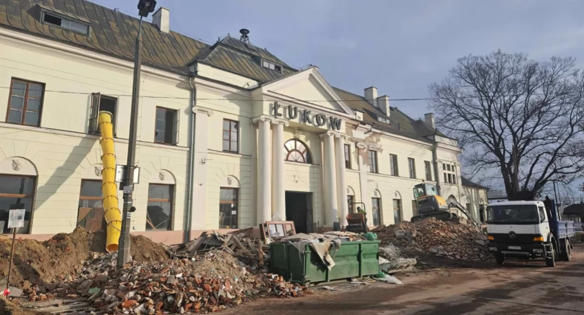 Ulica Dworcowa w Łukowie pod lupą radnych. Fatalny stan chodników i nowe wyzwania!
