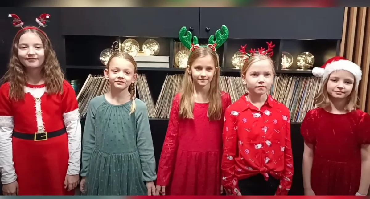 Wiktoria, Emilia, Gabriela, Natalia i Antonina podbijają świąteczne festiwale! Sukcesy Małej Fabryki Piosenki ŁOK