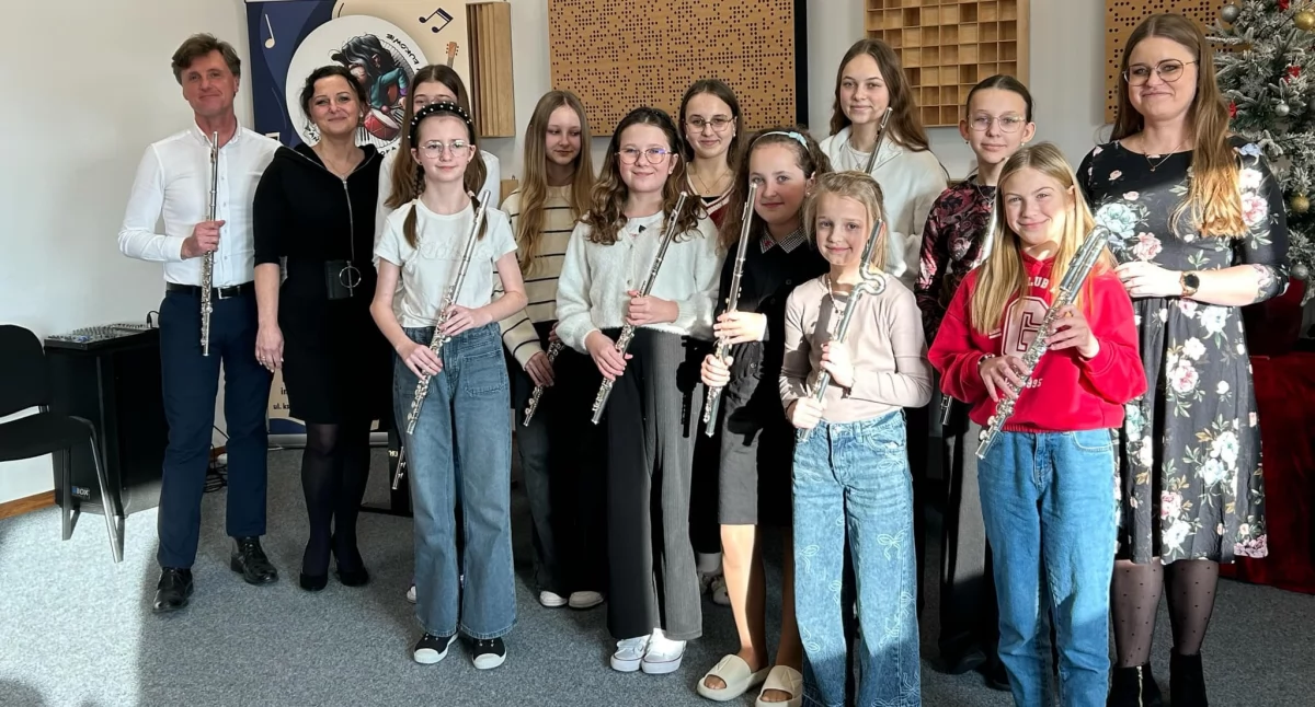 Mistrzowski warsztat w Łukowie. Flecistki uczą się od dr hab. Wiesława Suruło!