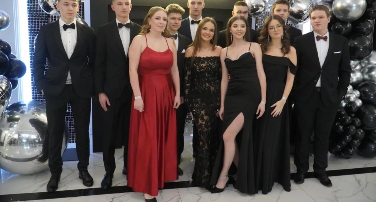 Studniówka jak z bajki! Maturzyści z 