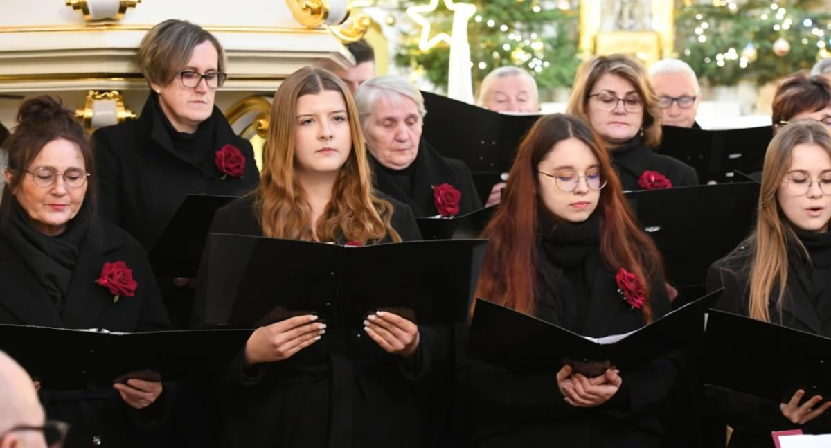 Wyjątkowy Koncert Kolęd w Jeleńcu. Niezwykłe głosy rozbrzmiały w Kościele św. Anny [DUŻO ZDJĘĆ + WIDEO]