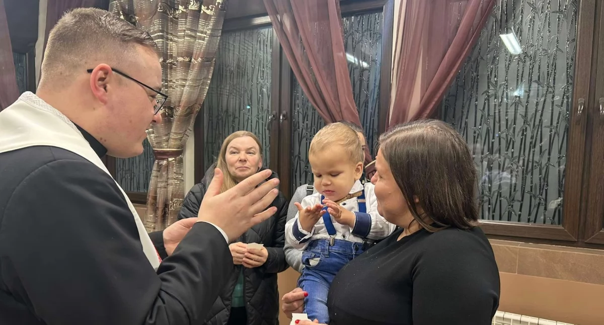 Grupa 12B spotkała się na opłatku w Wojcieszkowie. Wyjątkowe chwile i wspólna Eucharystia [ZDJĘCIA]