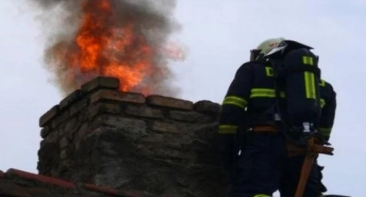  Pożar w Jedlance! Strażacy walczyli z ogniem w kominie budynku jednorodzinnego