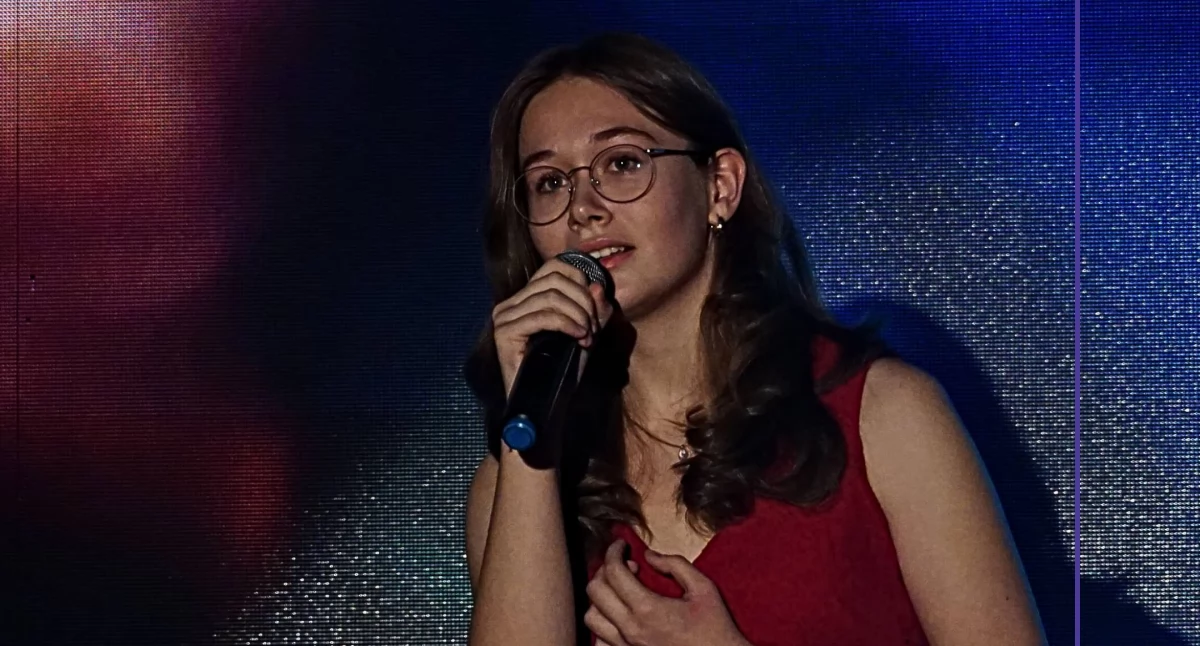 Weronika Wierzchowska z podwójnym podium! Sukcesy młodej wokalistki Fabryki Piosenki ŁOK